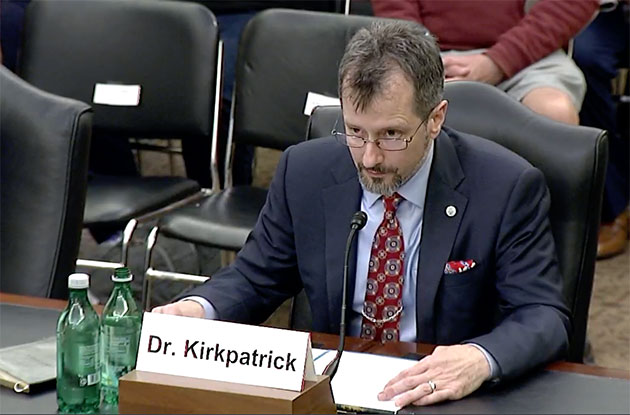 Der Leiter des „All-Domain Anomaly Resolution Office“ (AARO), Dr. Sean Kirkpatrick währned der Anhörung.Copyright/Quelle: United States Senate Committee on Armed Services / US Gov.