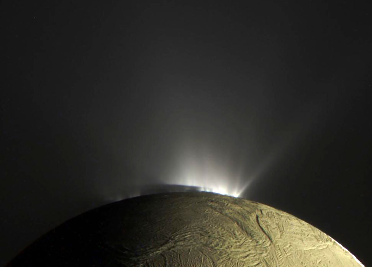 Blick auf Saturn von Enceladus