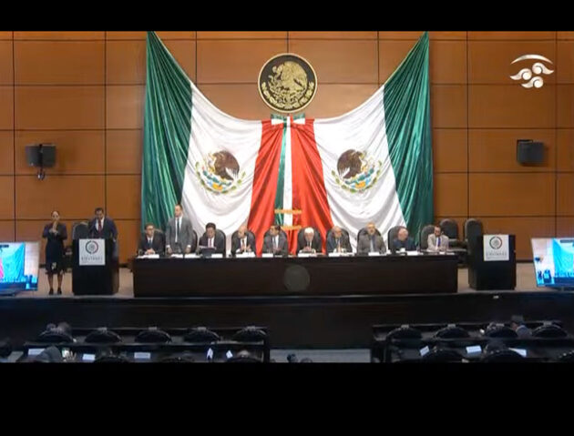 Blick auf das Podium der „Audiencia Pública: Fenómenos Aéreos Anómalos No Identificados en México“ vom 12. Sepetmber 2023.Copyright/Quelle: Youtube/Congreso de Mexico