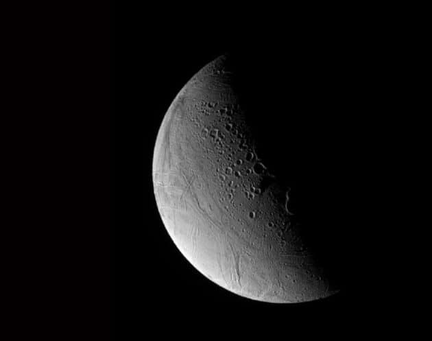 Der Saturnmond Enceladus aus 141.000 Kilometern Entfernung von der Raumsonde Cassini aufgenommen.Copyright: NASA, JPL, Space Science Institute