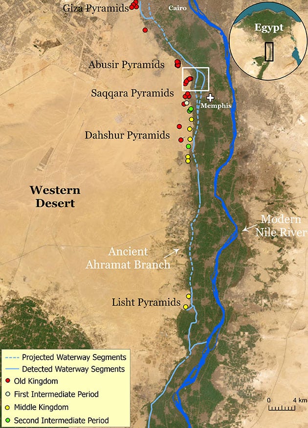 Der Verlauf des Ahramat-Arms (hellblaue Linie) links neben dem heutigen Nil-Lauf und den wichtigsten Pyramiden-Standorten. (Klicken Sie auf die Bildmitte, um zu einer vergrößerten Darstellung zu gelangen.)Copyright/Quelle: E. Ghoneim et al. / Communications Earth & Environment 20024