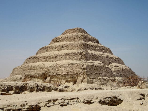 Blick auf die Stufenpyramide des Djoser in Sakkara.Copyright: Olaf Tausch (via WikimediaCommons) / CC BY-SA 3.0